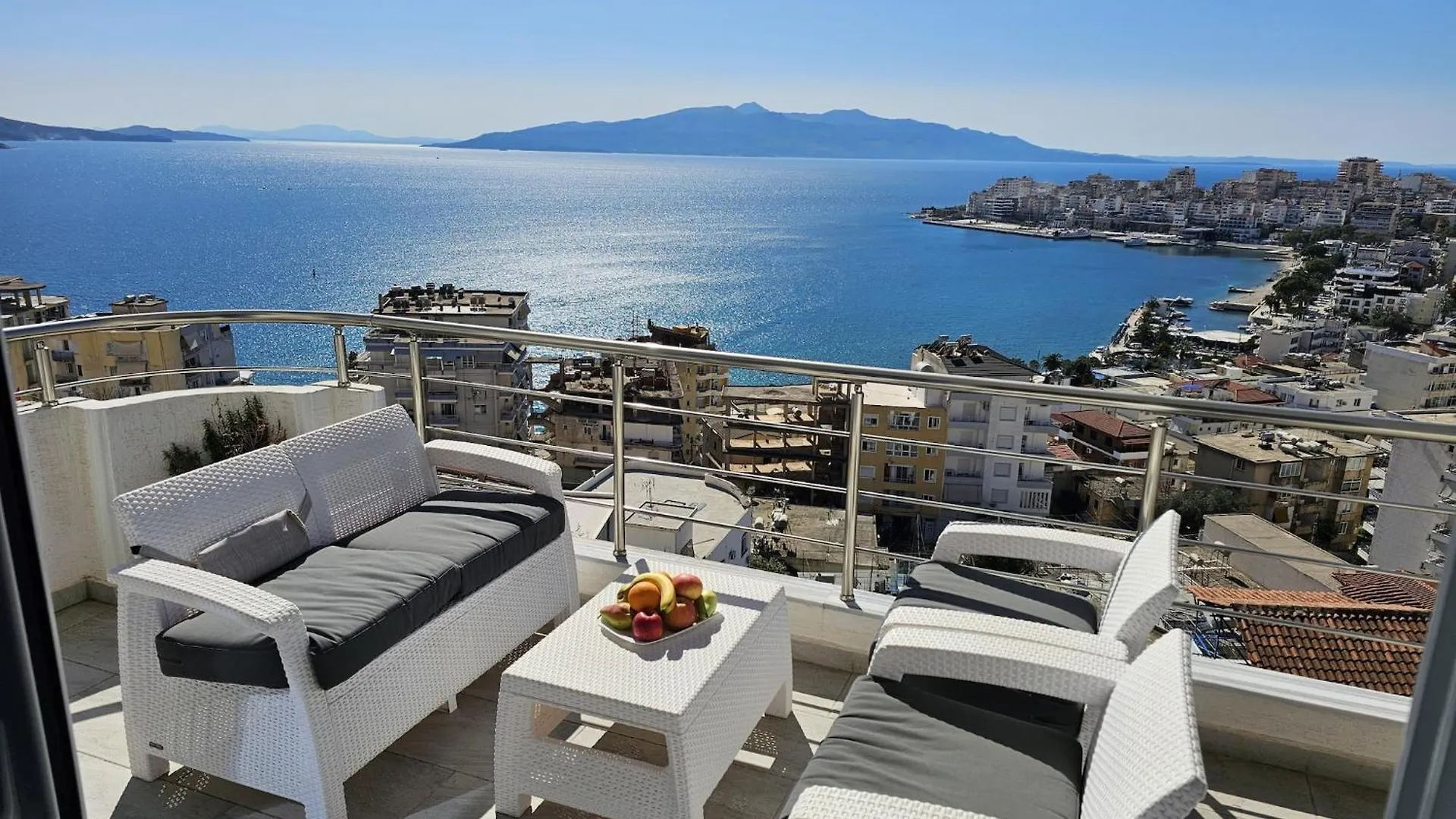 Bright & Modern Apartment With Terrace Sarandë