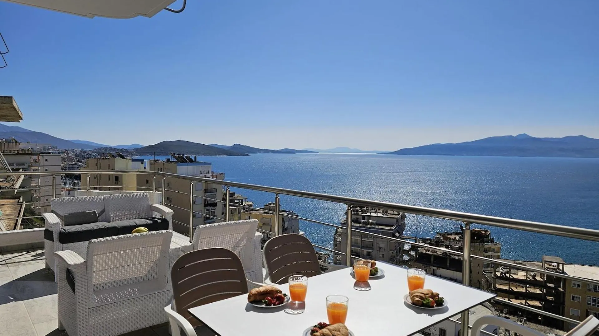 Bright & Modern Apartment With Terrace Sarandë