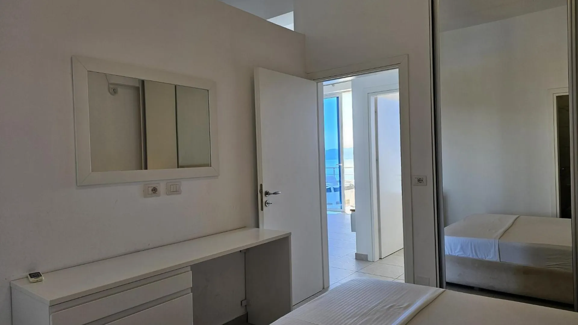 Bright & Modern Apartment With Terrace Sarandë