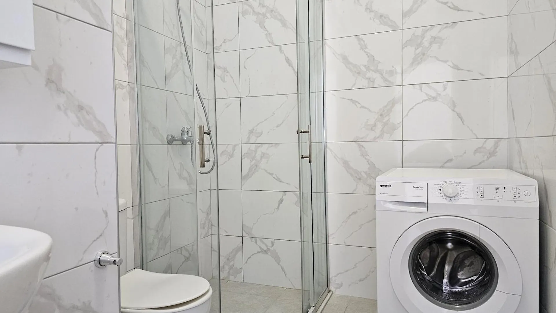 Bright & Modern Apartment With Terrace Sarandë