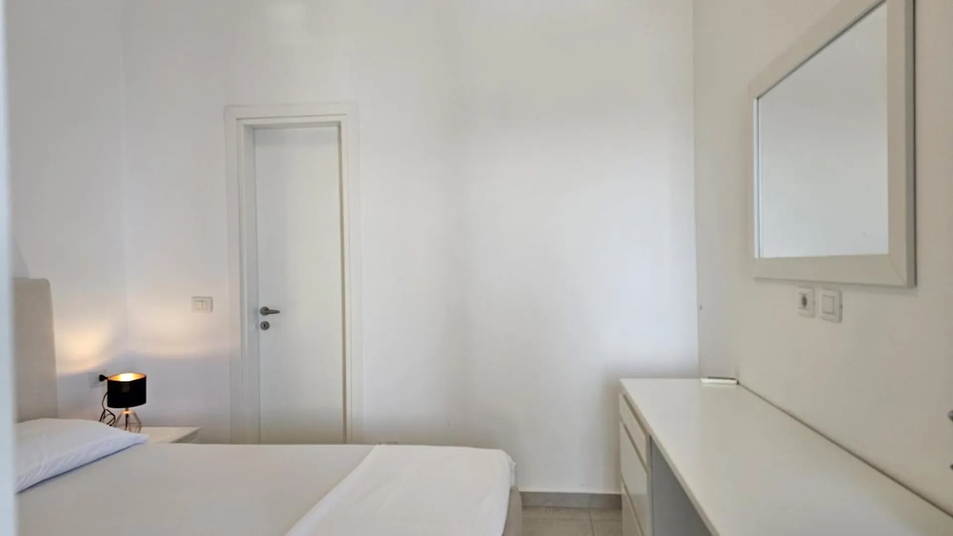 Bright & Modern Apartment With Terrace Sarandë 0*,