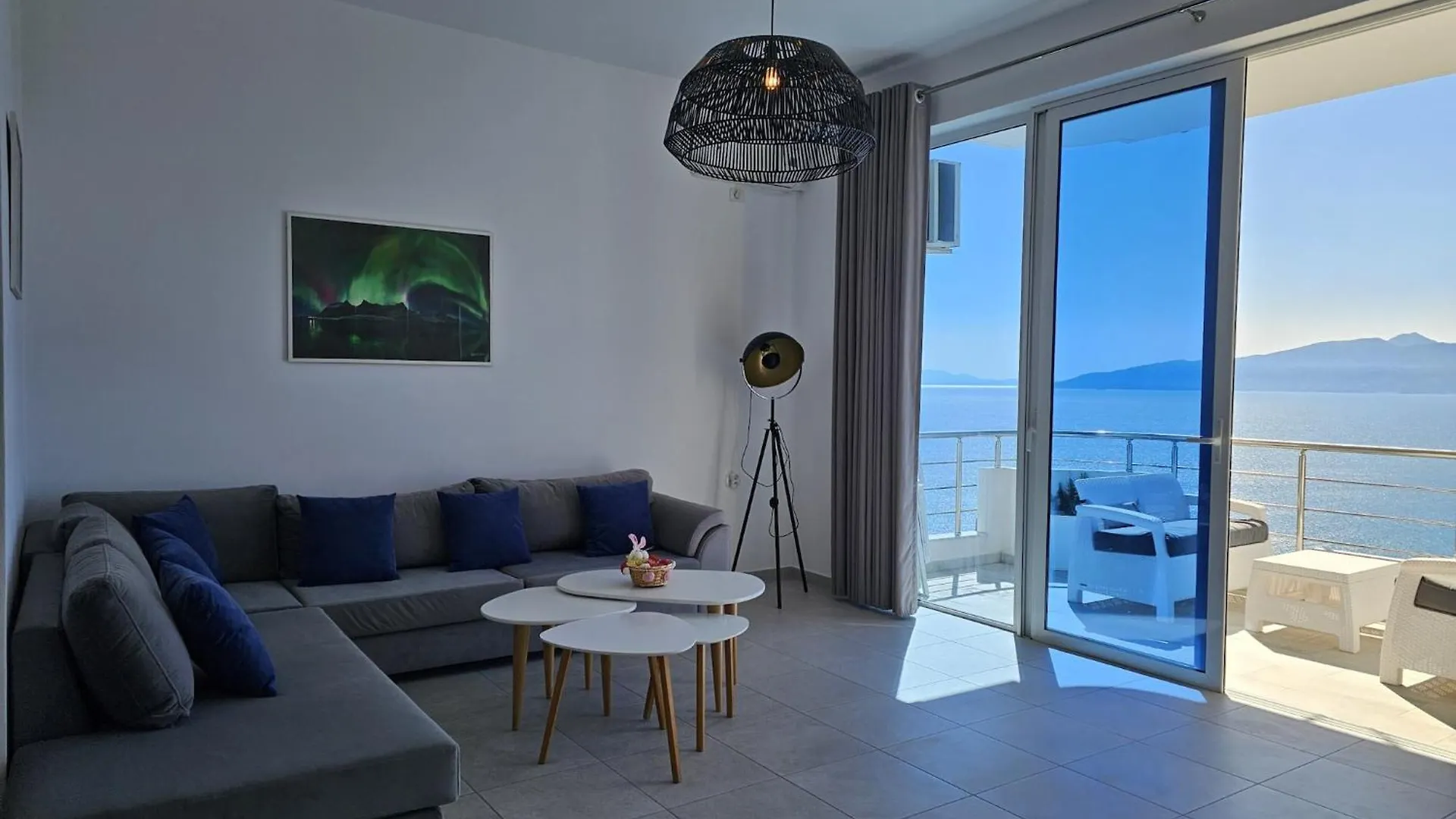 Bright & Modern Apartment With Terrace Sarandë
