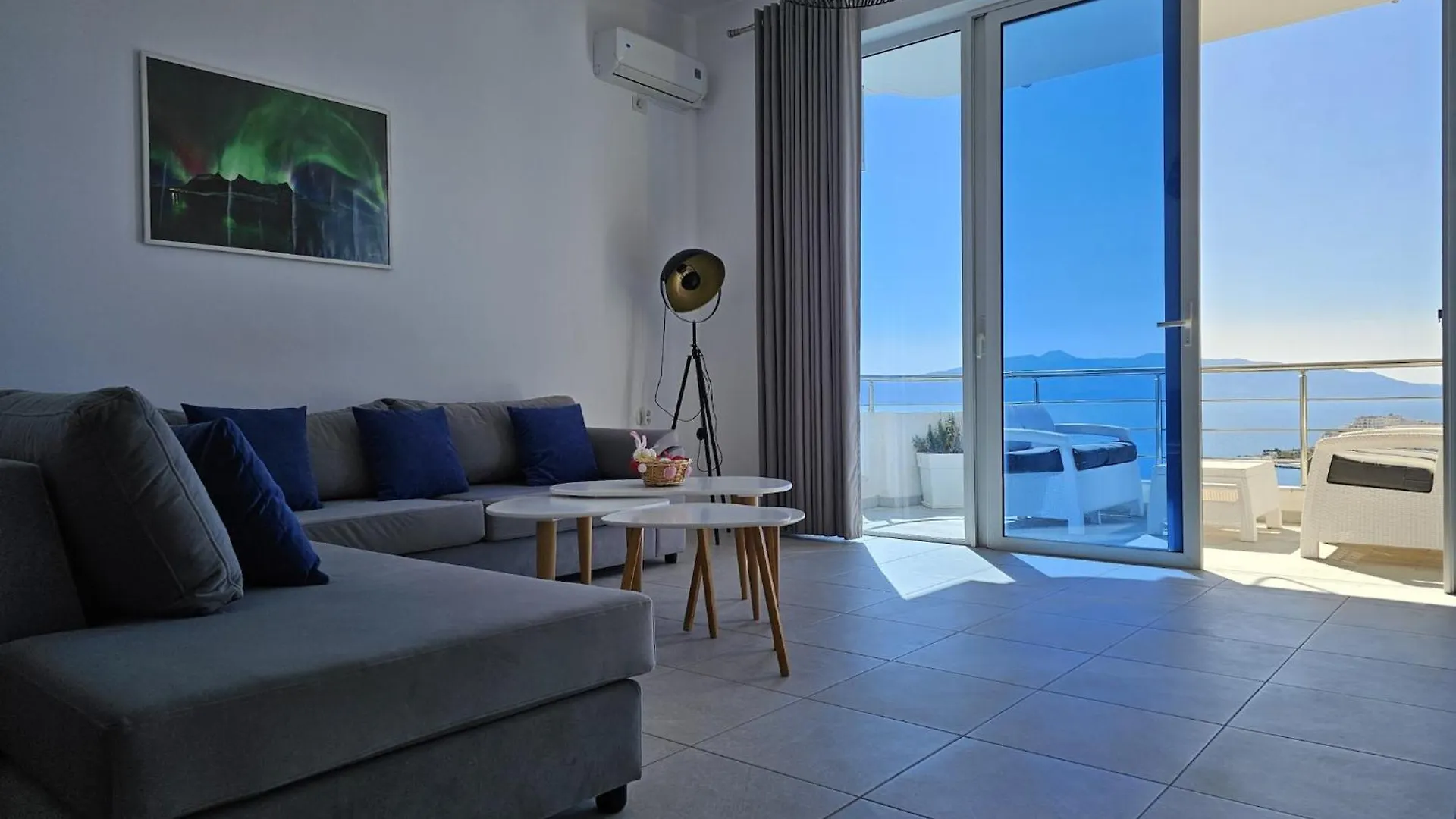 Bright & Modern Apartment With Terrace Sarandë