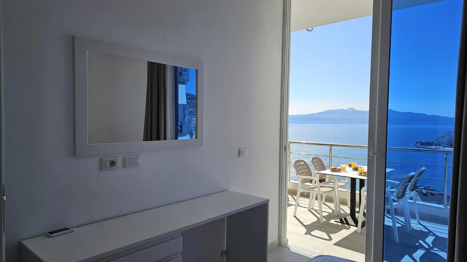 Bright & Modern Apartment With Terrace Sarandë Albania